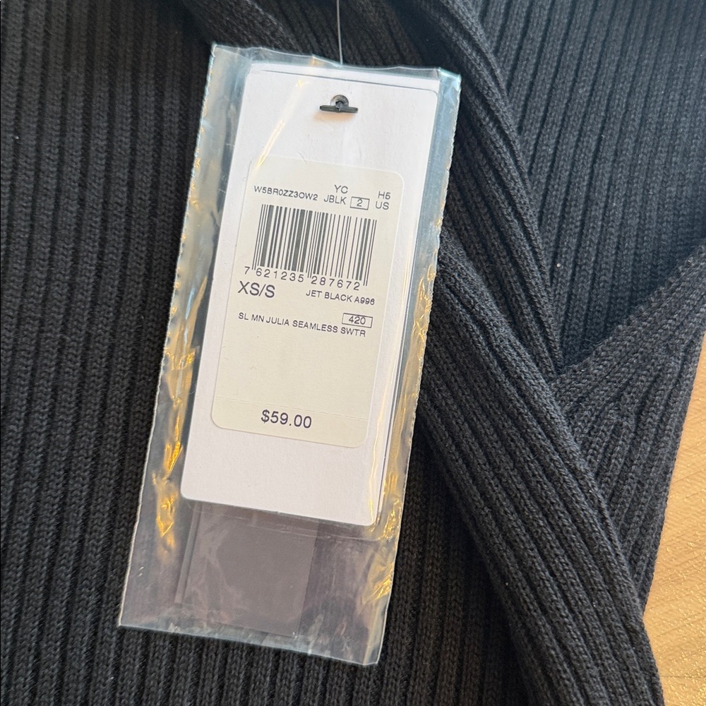 Guess - NWT - Seamless Sweater Top - Picture 5 of 6
